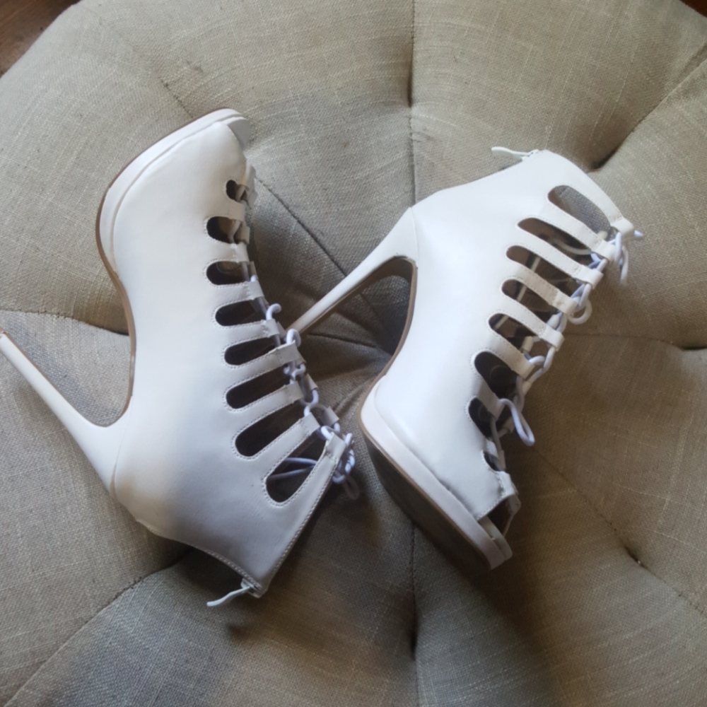 Shoes - Picture 4 of 4